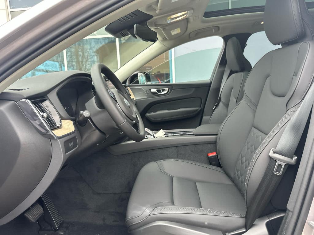 2026 Volvo XC60 B5 PLUS — миниатюра 12