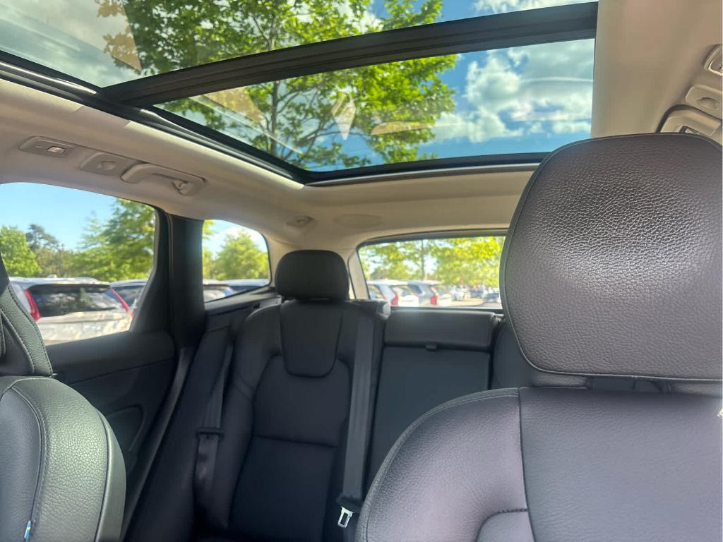 2023 Volvo XC60 B5 PLUS DARK THEME — миниатюра 25