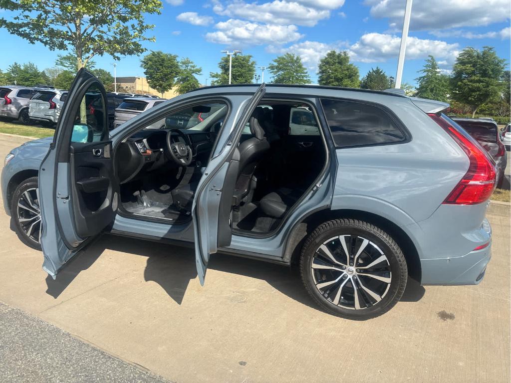 2023 Volvo XC60 B5 PLUS DARK THEME — миниатюра 28