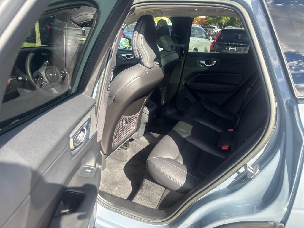 2023 Volvo XC60 B5 PLUS DARK THEME — миниатюра 27