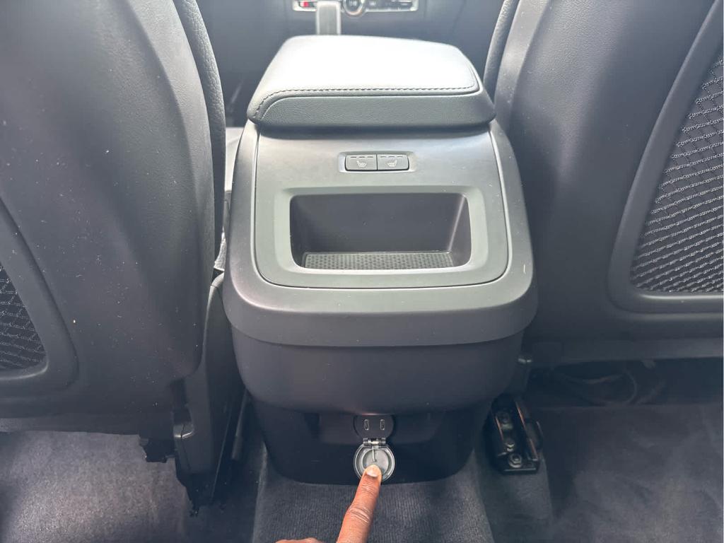 صورة مصغرة 28 لـ 2023 Volvo XC60 B5 PLUS BRIGHT THEME
