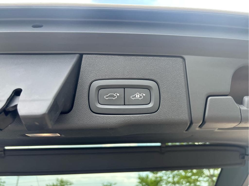 صورة 8 لـ 2023 Volvo XC60 B5 PLUS BRIGHT THEME