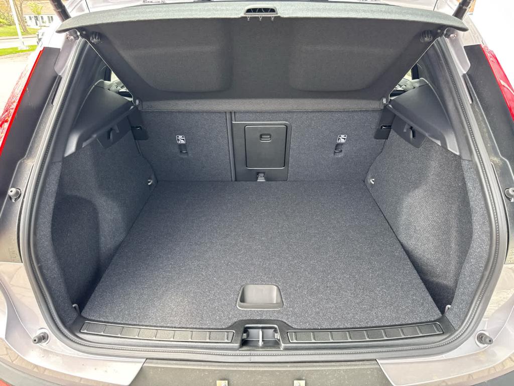 2026 Volvo XC40 B5 CORE — миниатюра 17