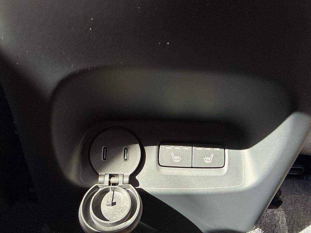 صورة مصغرة 23 لـ 2026 Volvo XC40 B5 ULTRA BLACK EDITION