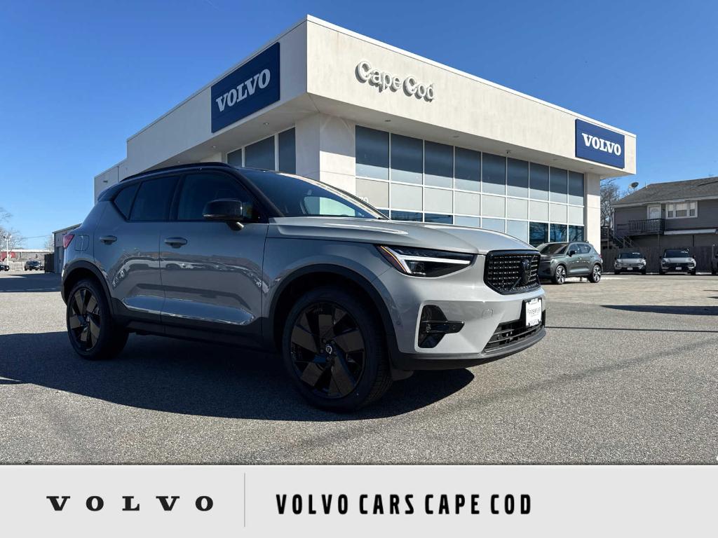 New 2026 Volvo XC40 B5 Ultra Black Edition