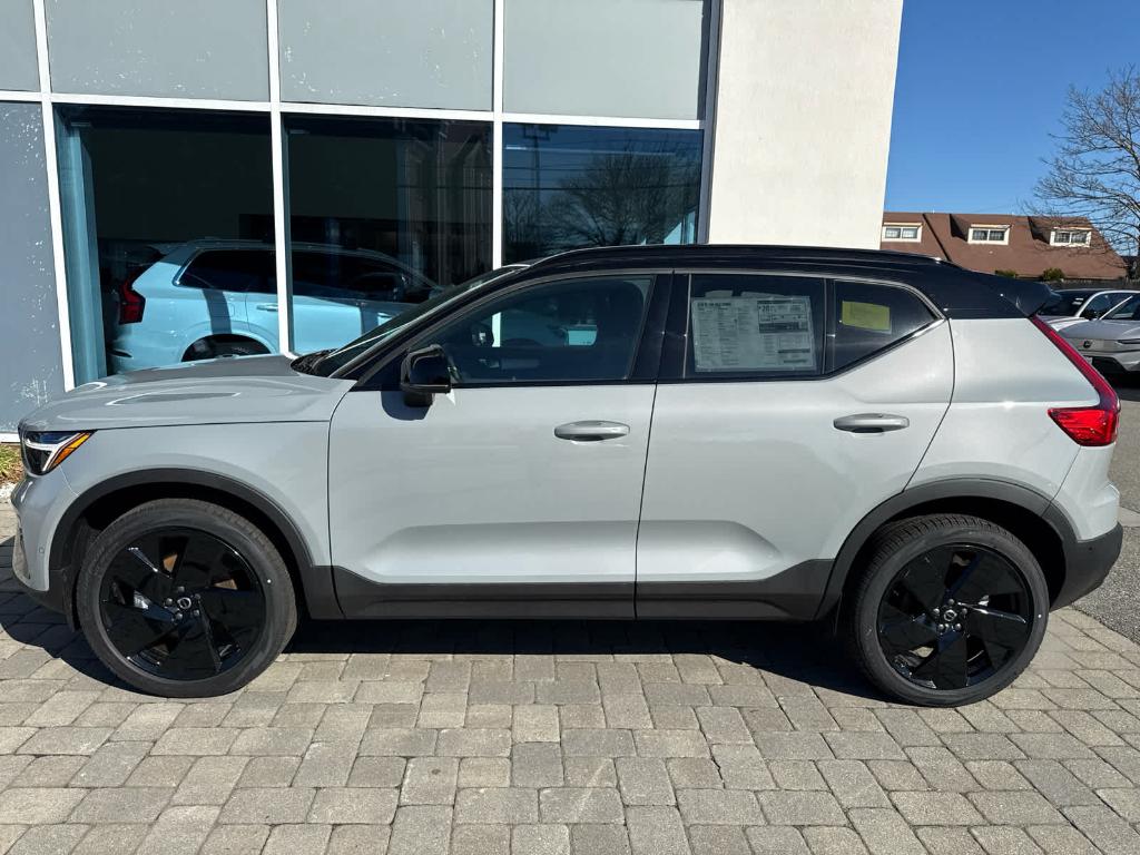 صورة 10 لـ 2026 Volvo XC40 B5 ULTRA BLACK EDITION