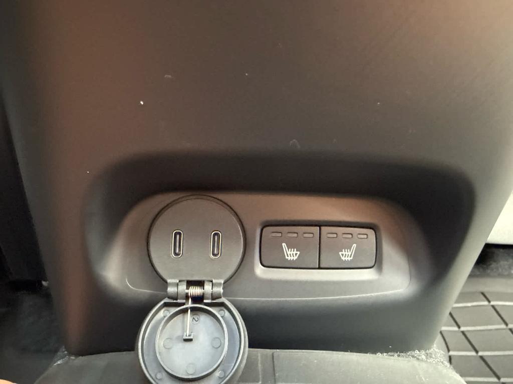 2026 Volvo EX40 SINGLE MOTOR EXTENDED RANGE PLUS thumbnail 27