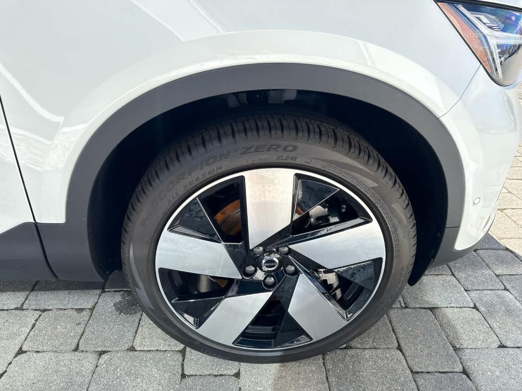 2026 Volvo EX40 SINGLE MOTOR EXTENDED RANGE PLUS thumbnail 32