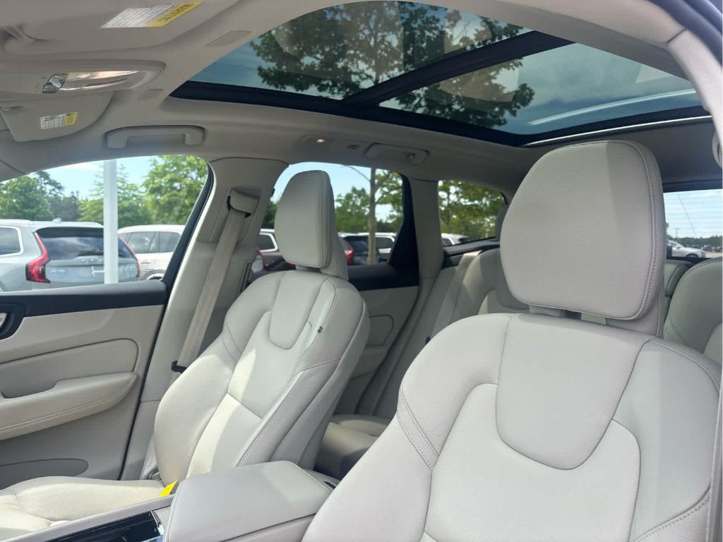 2023 Volvo XC60 B5 CORE — миниатюра 25