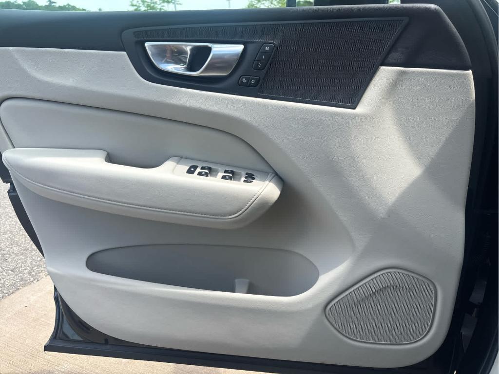2023 Volvo XC60 B5 CORE — миниатюра 21
