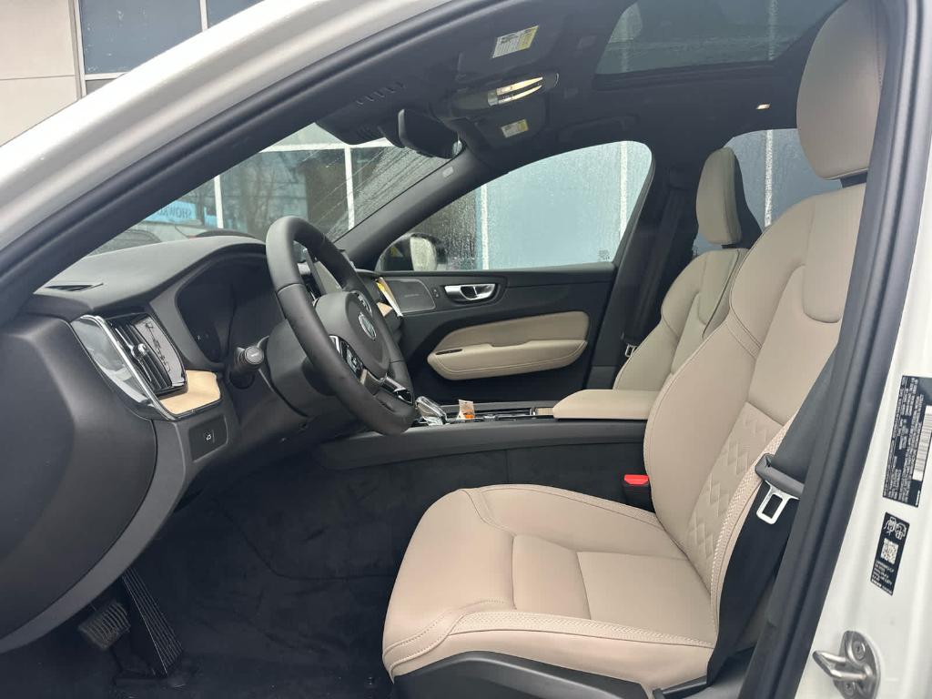 2026 Volvo XC60 B5 PLUS — миниатюра 11