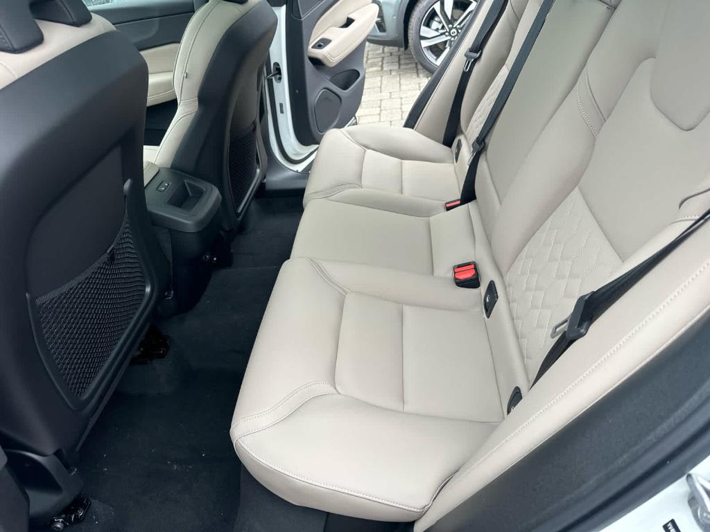 2026 Volvo XC60 B5 PLUS — миниатюра 24