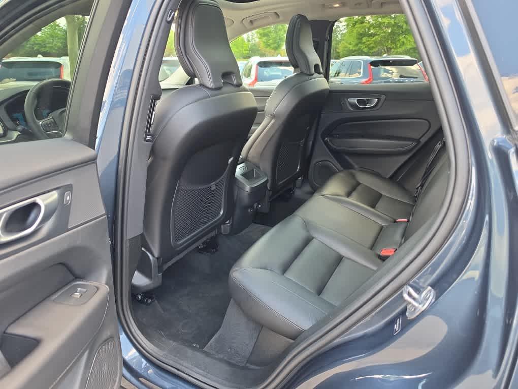 2024 Volvo XC60 B5 CORE DARK THEME — миниатюра 24