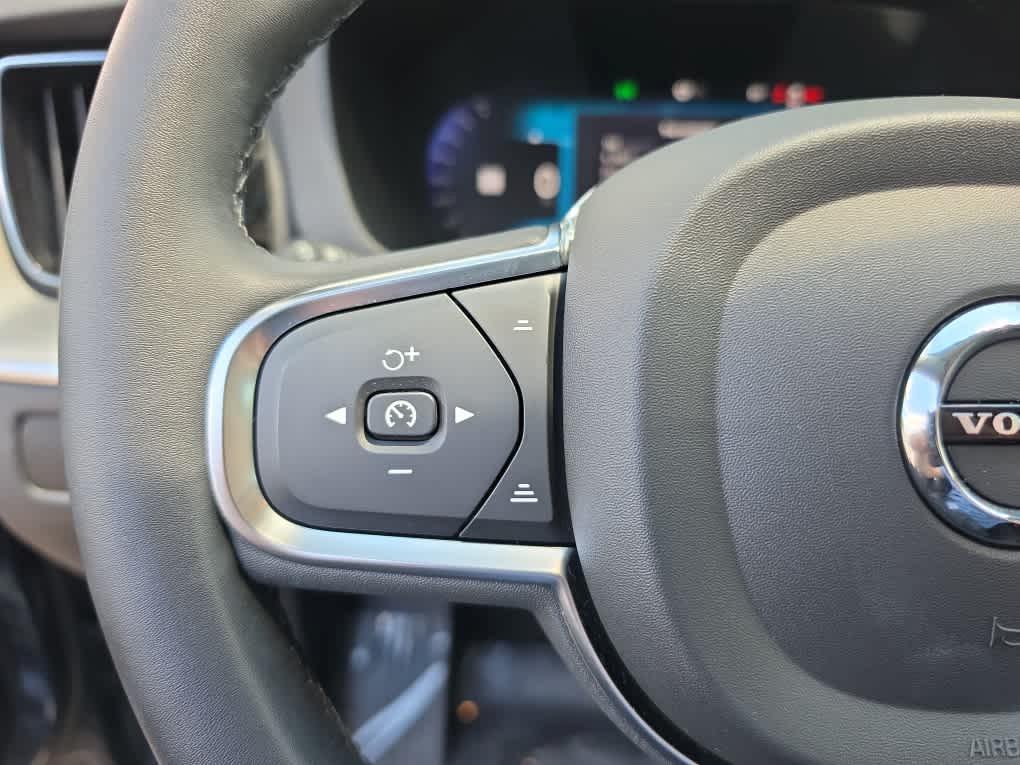 2024 Volvo XC60 B5 CORE DARK THEME — миниатюра 14