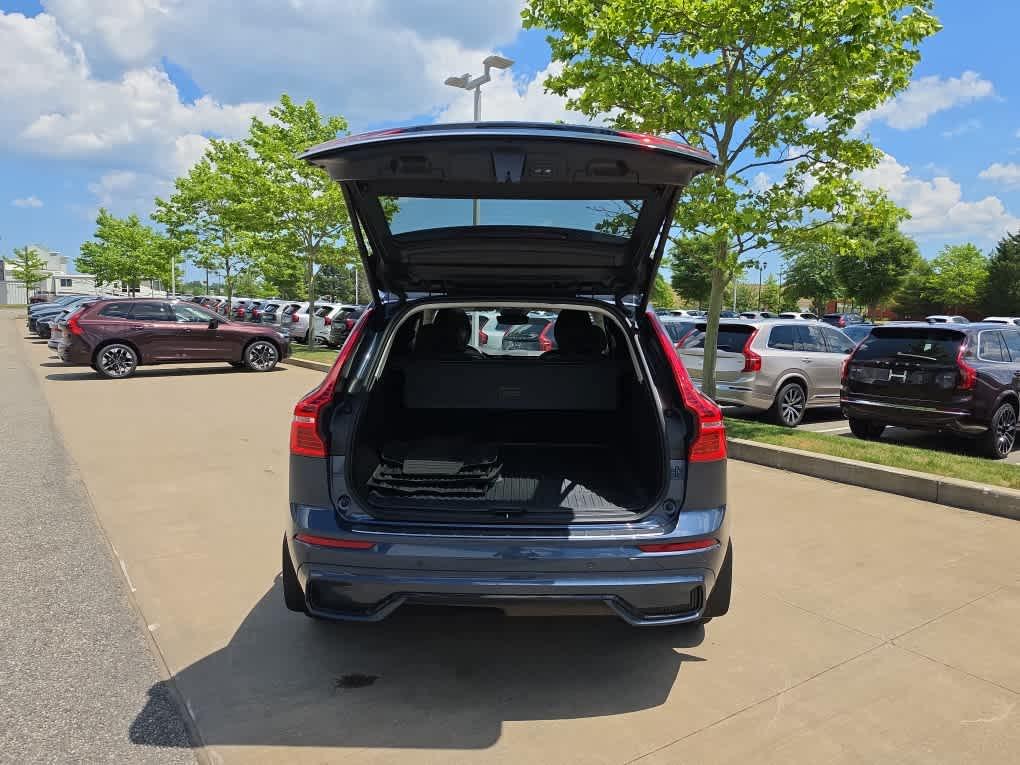 صورة 6 لـ 2024 Volvo XC60 B5 CORE DARK THEME