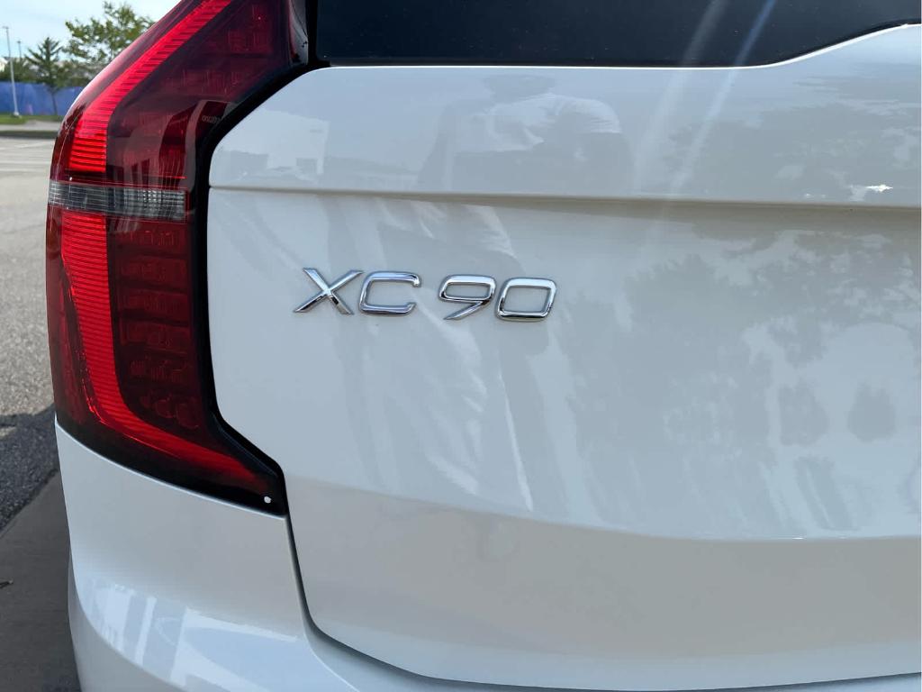 2026 Volvo XC90 B6 ULTRA 7-SEATER photo 8