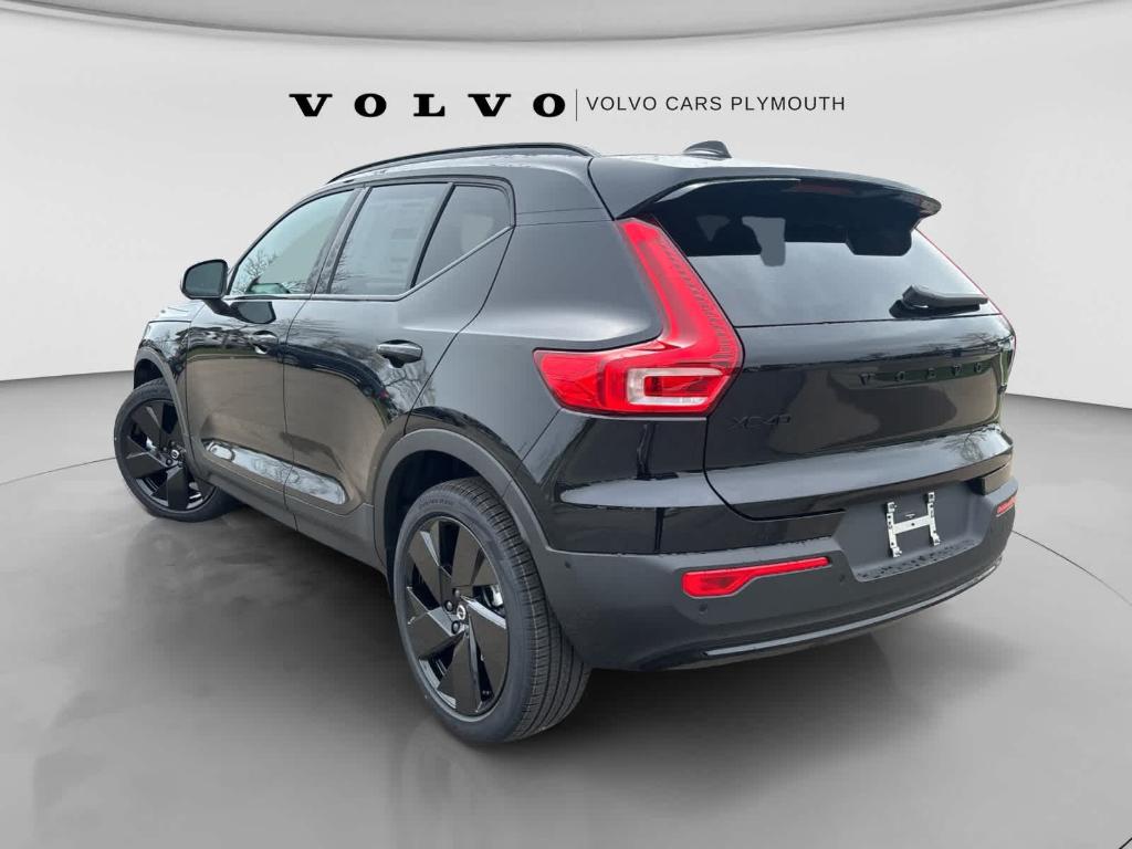 صورة 6 لـ 2026 Volvo XC40 B5 ULTRA BLACK EDITION