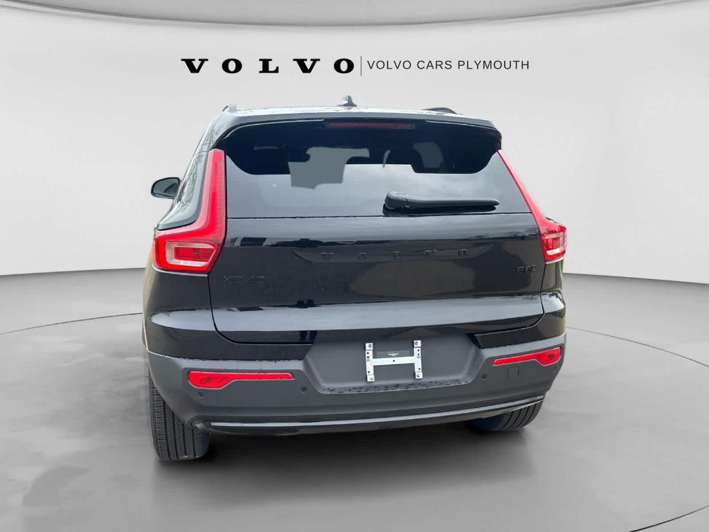 صورة 7 لـ 2026 Volvo XC40 B5 ULTRA BLACK EDITION