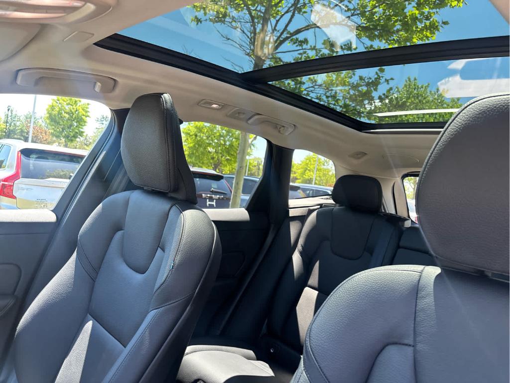 صورة مصغرة 23 لـ 2023 Volvo XC60 B5 PLUS DARK THEME