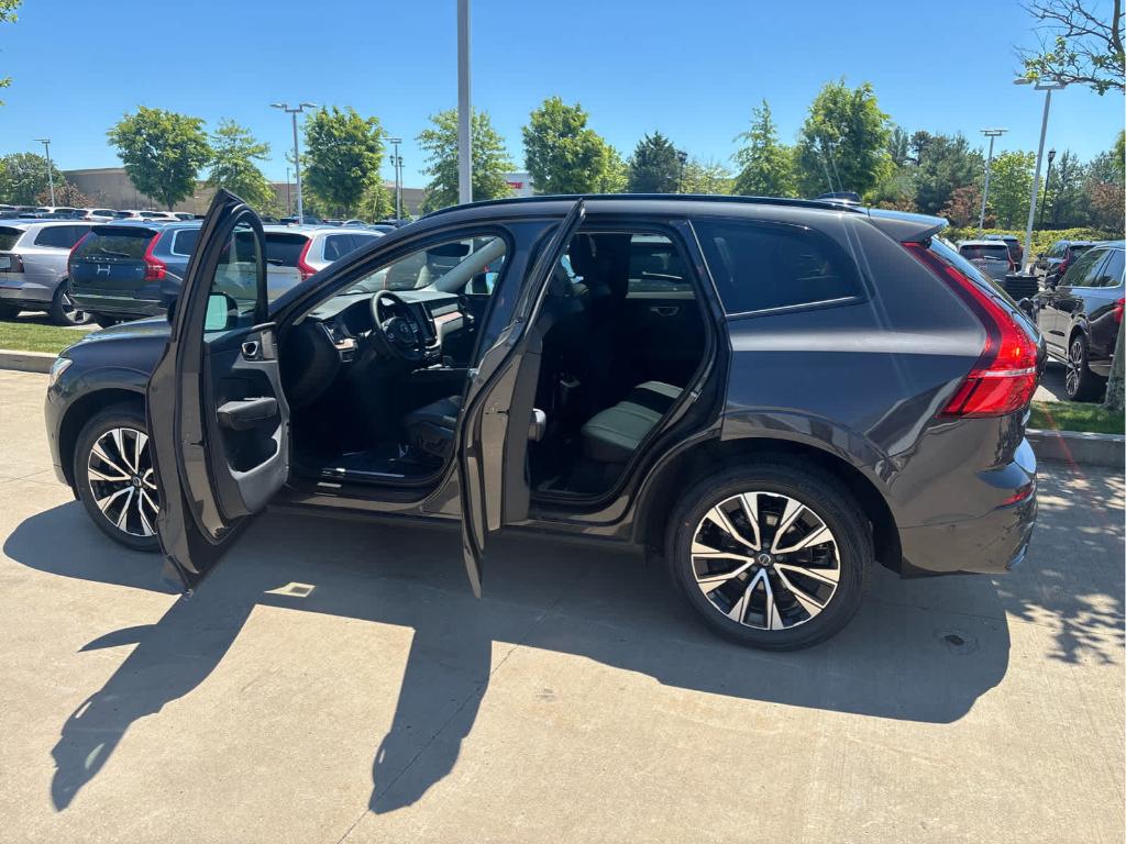 صورة مصغرة 26 لـ 2023 Volvo XC60 B5 PLUS DARK THEME