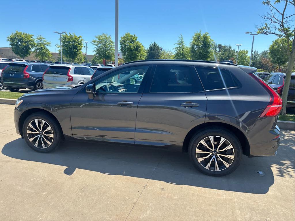 صورة مصغرة 27 لـ 2023 Volvo XC60 B5 PLUS DARK THEME