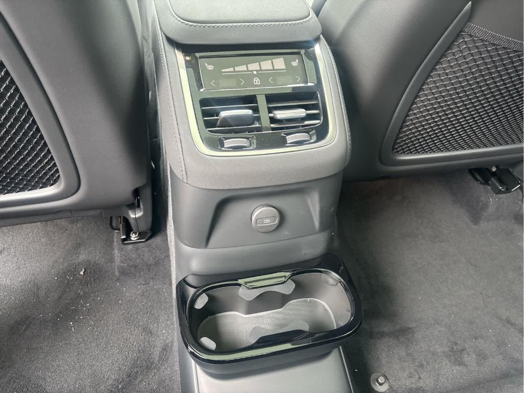 صورة مصغرة 17 لـ 2026 Volvo XC90 PLUG-IN HYBRID T8 ULTRA 6-SEATER
