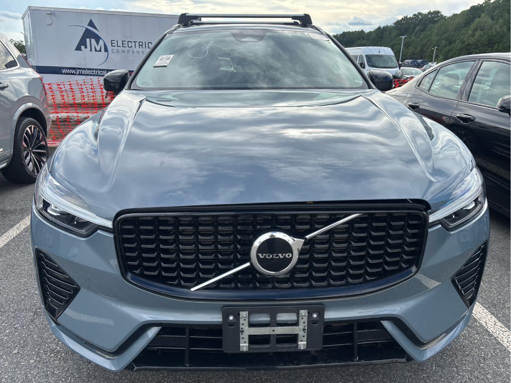 صورة 3 لـ 2024 Volvo XC60 B5 CORE DARK THEME