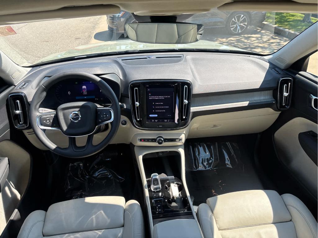 صورة 16 لـ 2023 Volvo XC40 B5 PLUS BRIGHT THEME