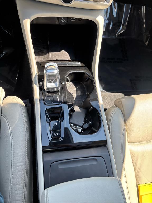 صورة 27 لـ 2023 Volvo XC40 B5 PLUS BRIGHT THEME