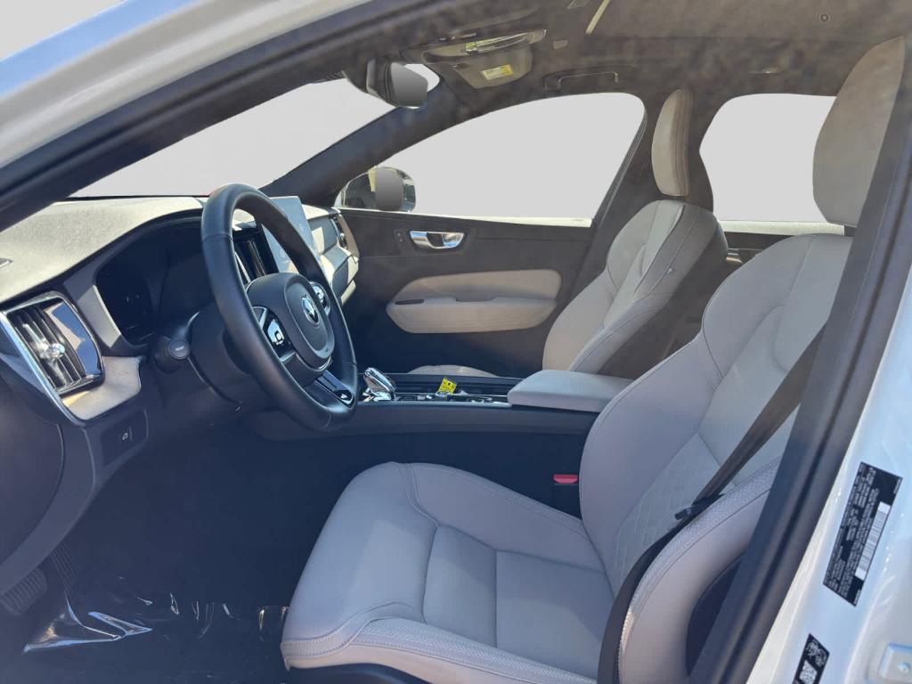 صورة 10 لـ 2026 Volvo XC60 B5 PLUS
