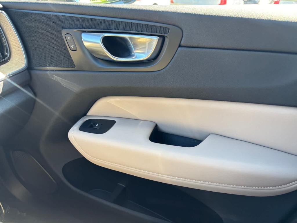 صورة مصغرة 19 لـ 2026 Volvo XC60 B5 PLUS