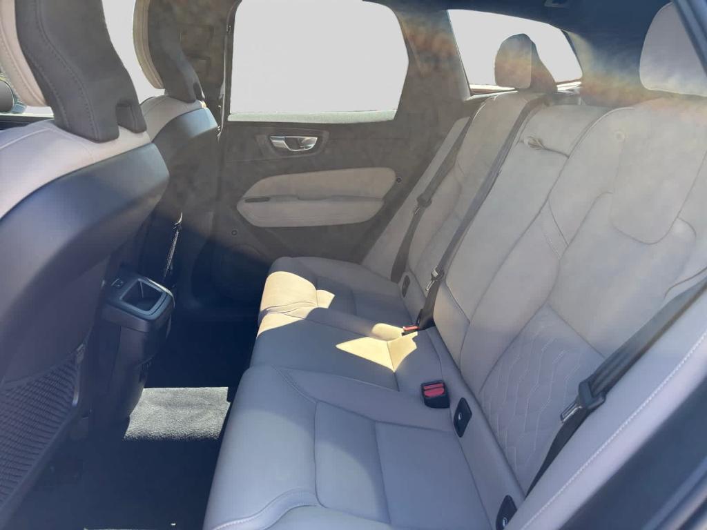 صورة مصغرة 17 لـ 2026 Volvo XC60 B5 PLUS