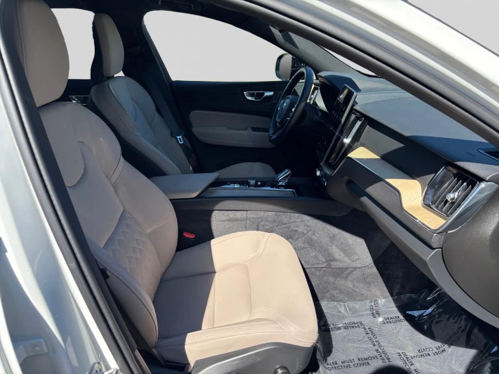 صورة مصغرة 20 لـ 2026 Volvo XC60 B5 PLUS