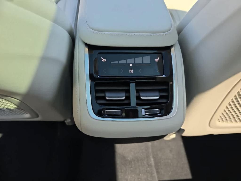 2026 Volvo XC90 B6 ULTRA DARK THEME 7-SEATER 缩略图 28