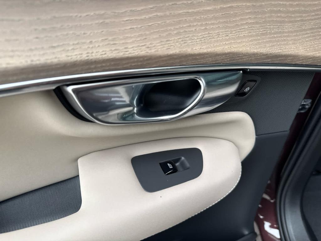 2026 Volvo XC90 B5 CORE 照片 9