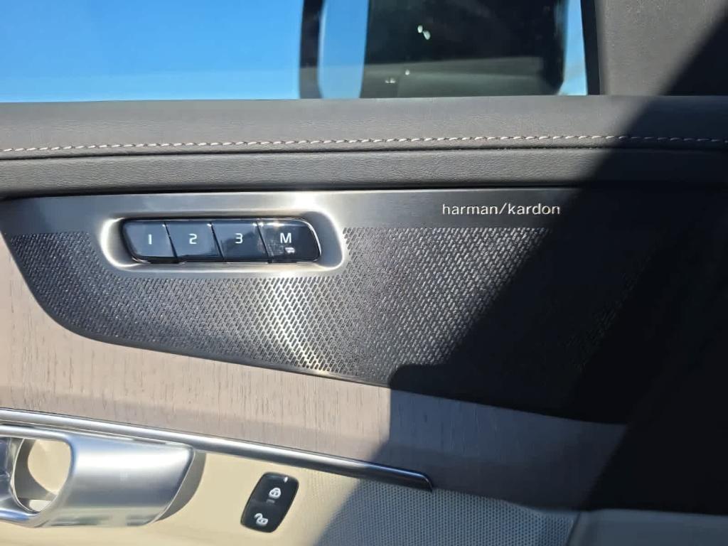 2026 Volvo XC90 B6 ULTRA DARK THEME 6-SEATER — миниатюра 23