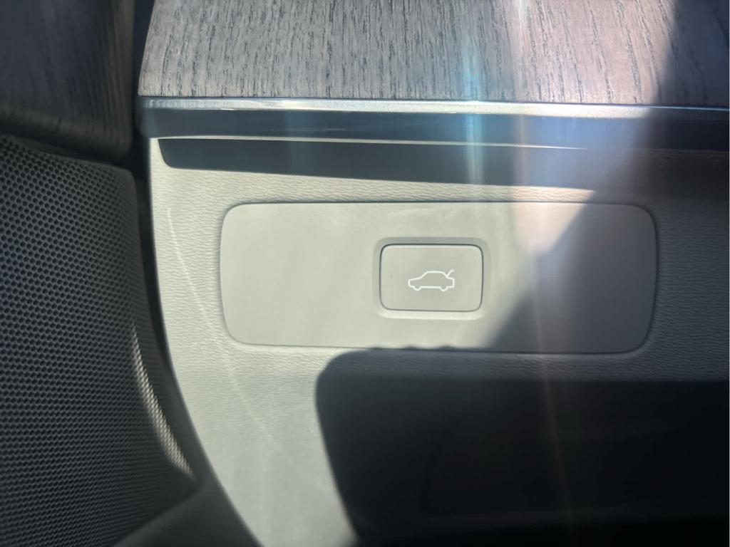 2023 Volvo XC90 B6 PLUS 7-SEATER thumbnail 18