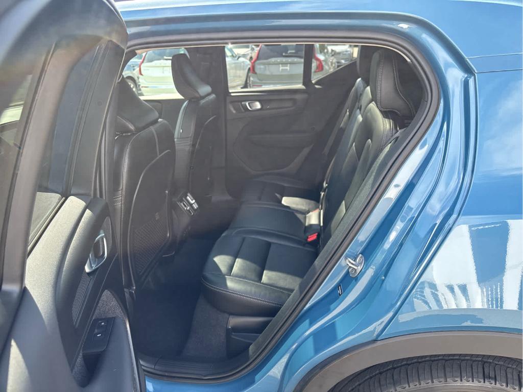 2024 Volvo XC40 B5 PLUS DARK THEME thumbnail 25