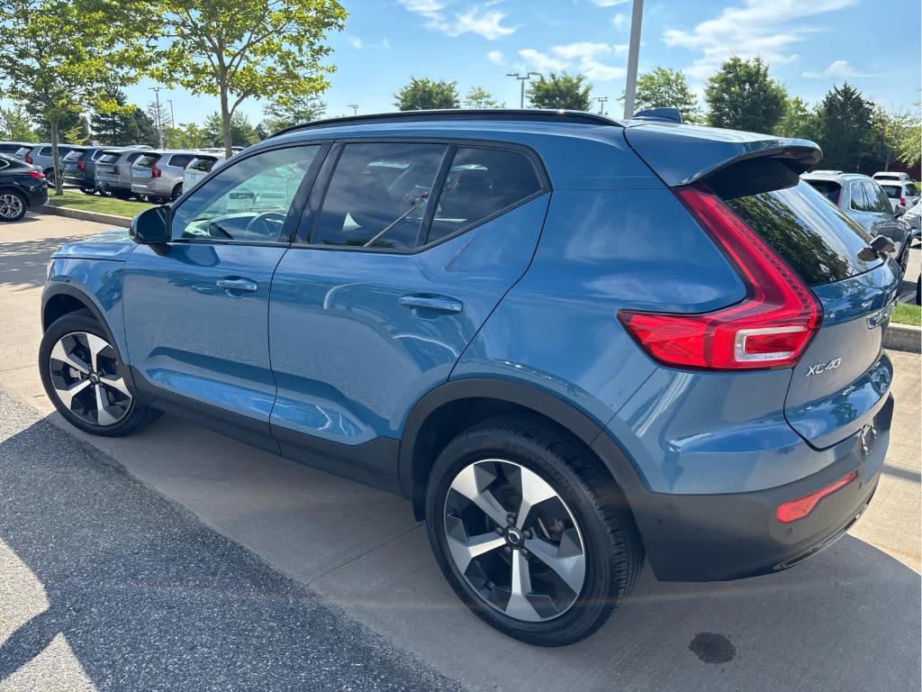 2024 Volvo XC40 B5 PLUS DARK THEME — фото 5