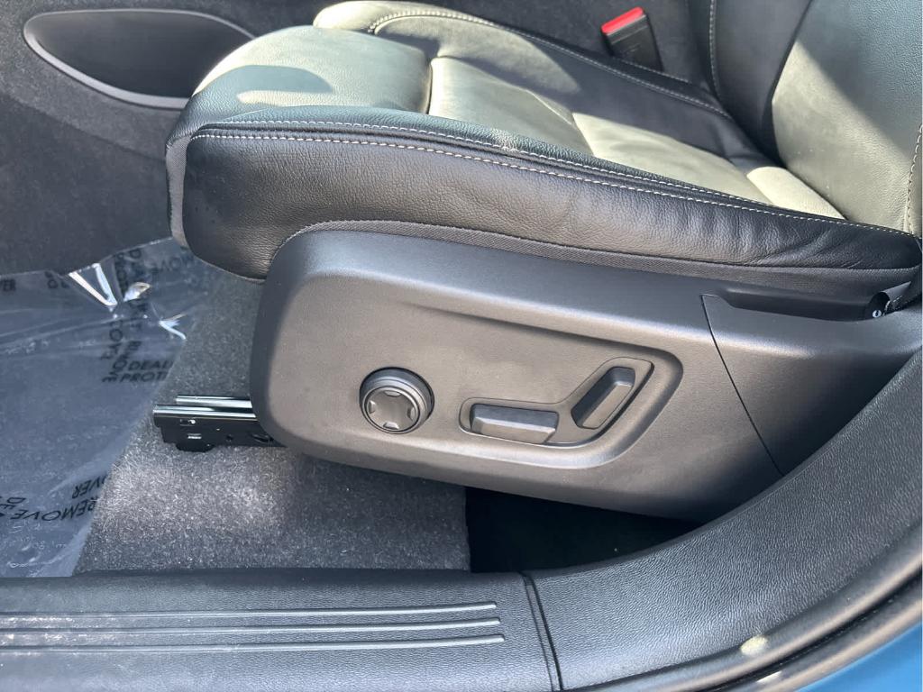 2024 Volvo XC40 B5 PLUS DARK THEME thumbnail 24