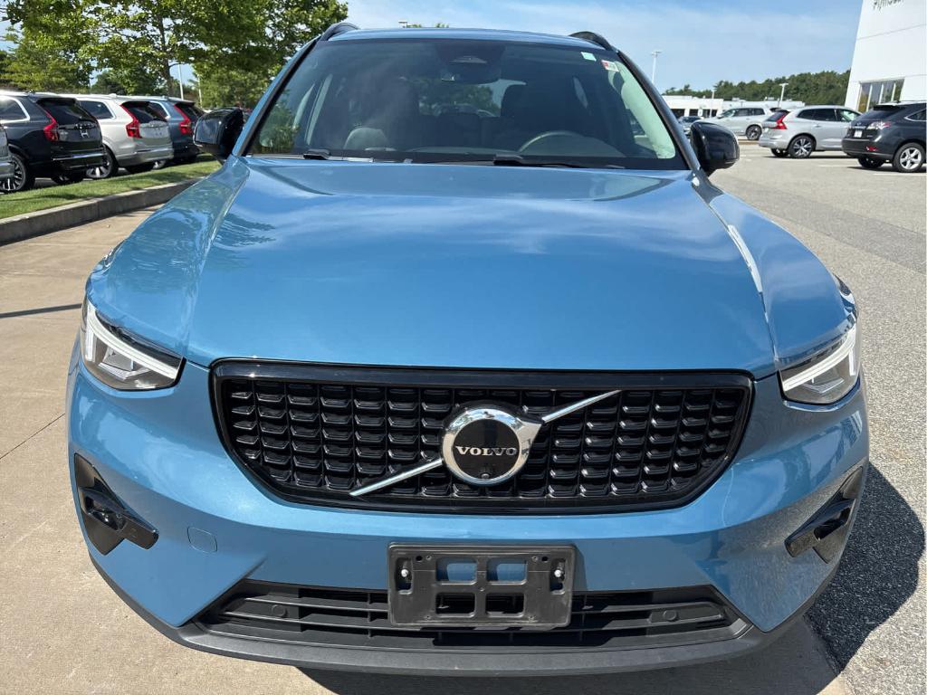 2024 Volvo XC40 B5 PLUS DARK THEME — фото 3