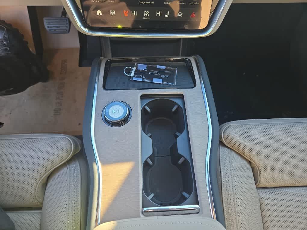 2026 Volvo EX90 ULTRA thumbnail 16