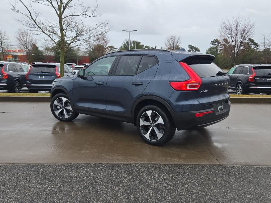 2026 Volvo XC40 B5 CORE — фото 4