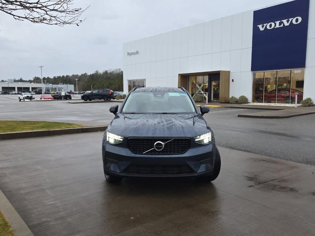 2026 Volvo XC40 B5 CORE — фото 3