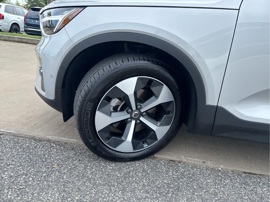 2025 Volvo XC40 B5 PLUS DARK THEME 照片 6