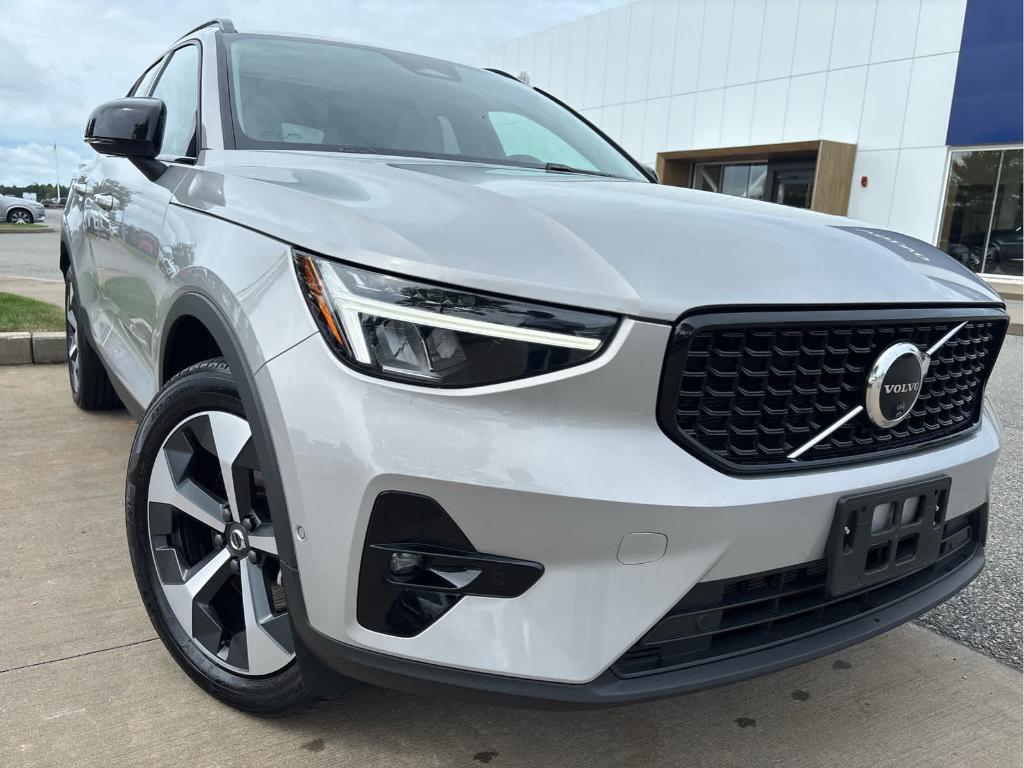 2025 Volvo XC40 B5 PLUS DARK THEME 照片 3