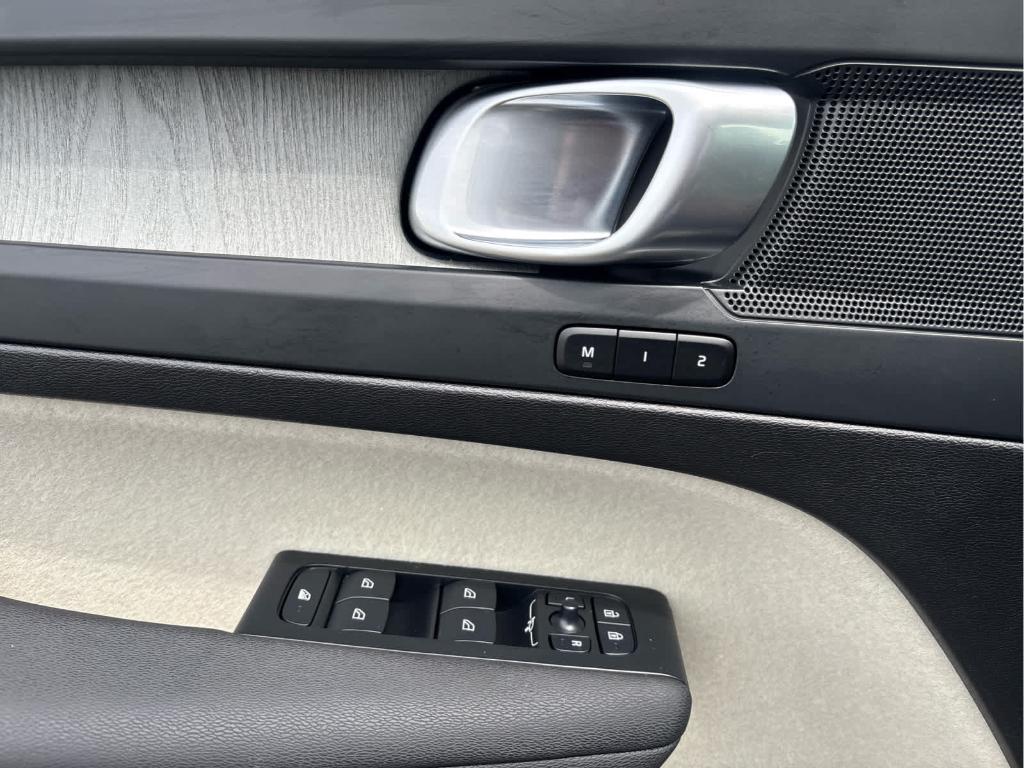 صورة مصغرة 37 لـ 2025 Volvo XC40 B5 PLUS DARK THEME
