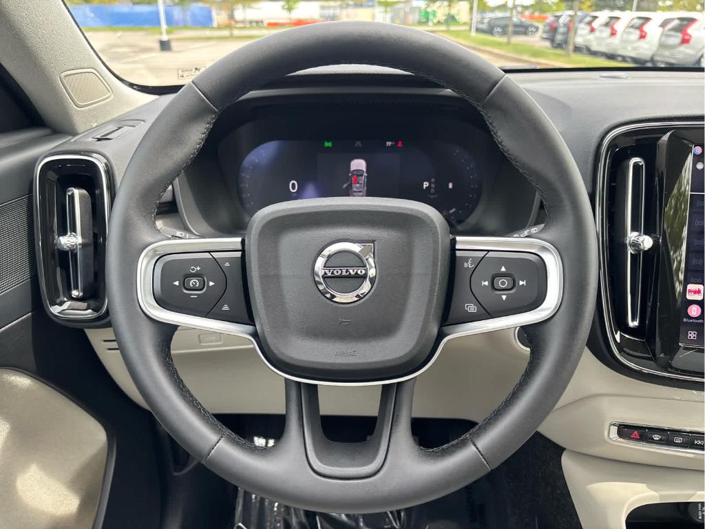 صورة مصغرة 28 لـ 2025 Volvo XC40 B5 PLUS DARK THEME