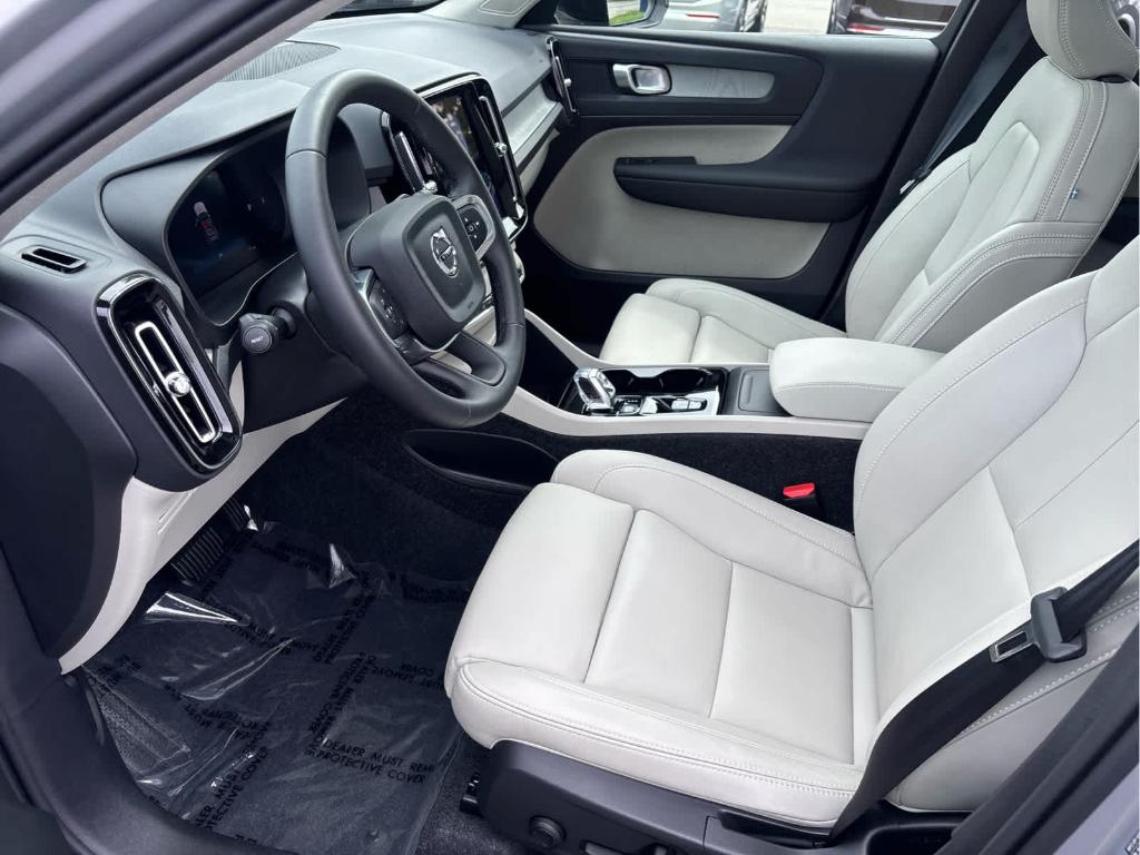 صورة مصغرة 18 لـ 2025 Volvo XC40 B5 PLUS DARK THEME