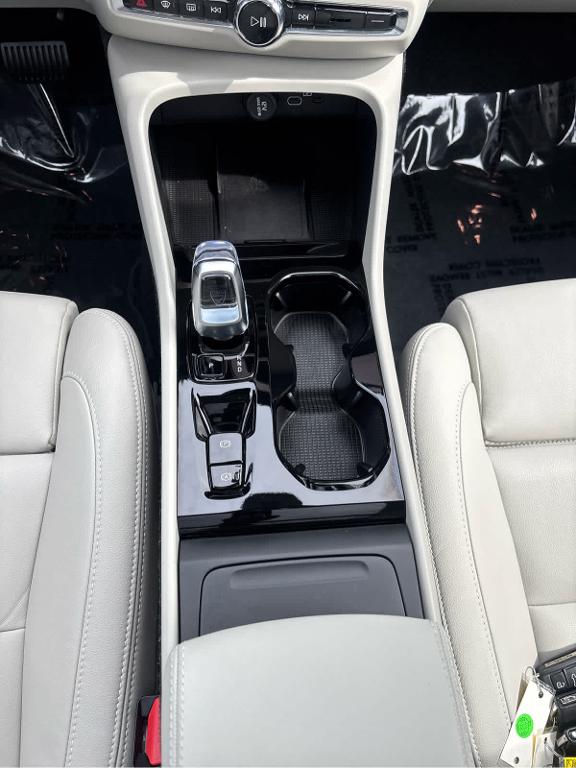 صورة مصغرة 31 لـ 2025 Volvo XC40 B5 PLUS DARK THEME